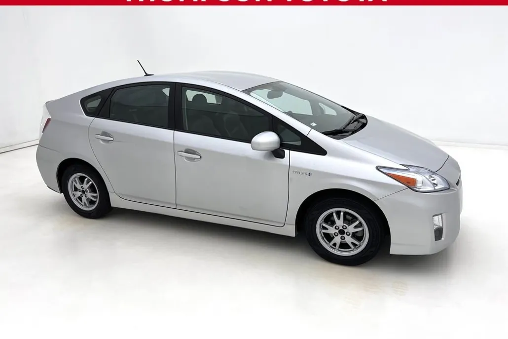 2010 Toyota Prius Four photo 1