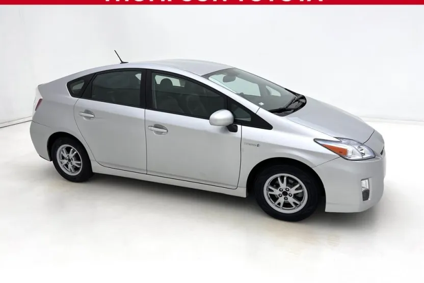 2010 Toyota Prius Four photo 1