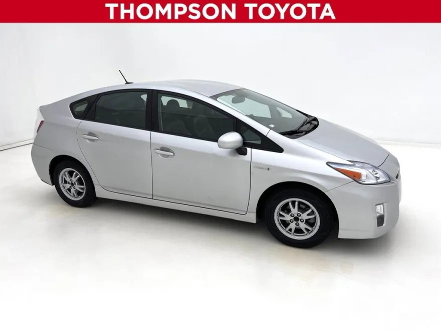 2010 Toyota Prius Four photo 1
