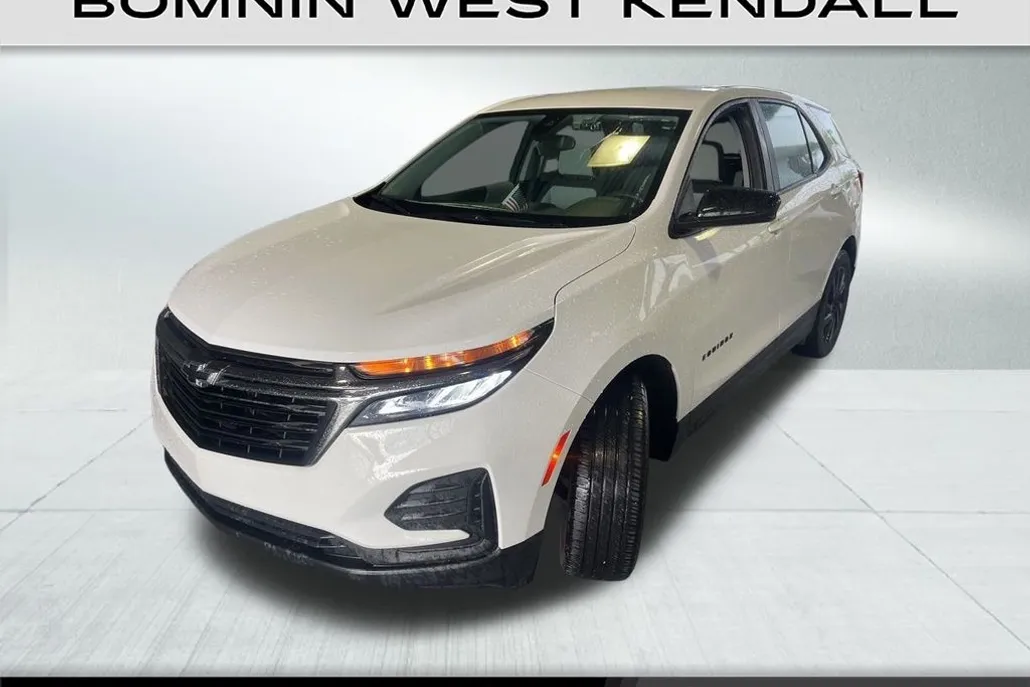 2023 Chevrolet Equinox LS photo 1
