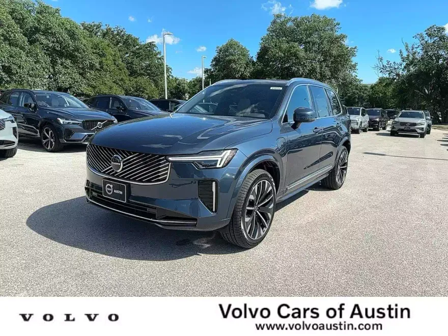 2025 Volvo XC90 Core T8 photo 1