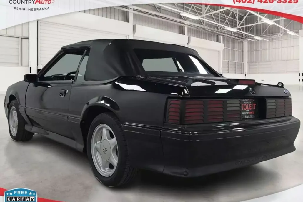 1989 Ford Mustang GT Convertible photo 1