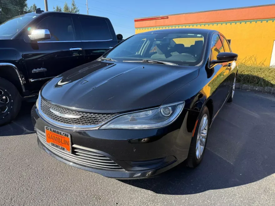 2016 Chrysler 200 LX photo 1