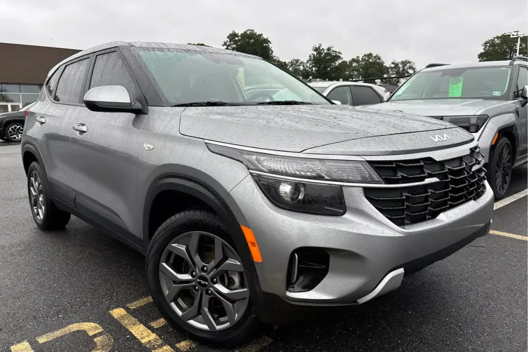2024 Kia Seltos LX photo 1