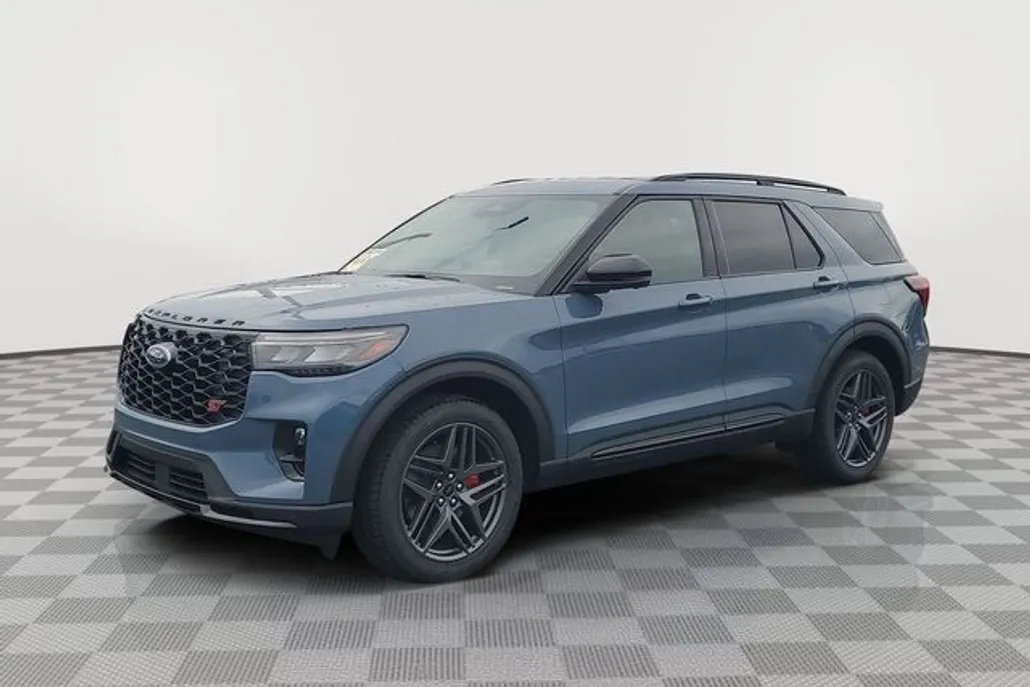 2025 Ford Explorer ST photo 1