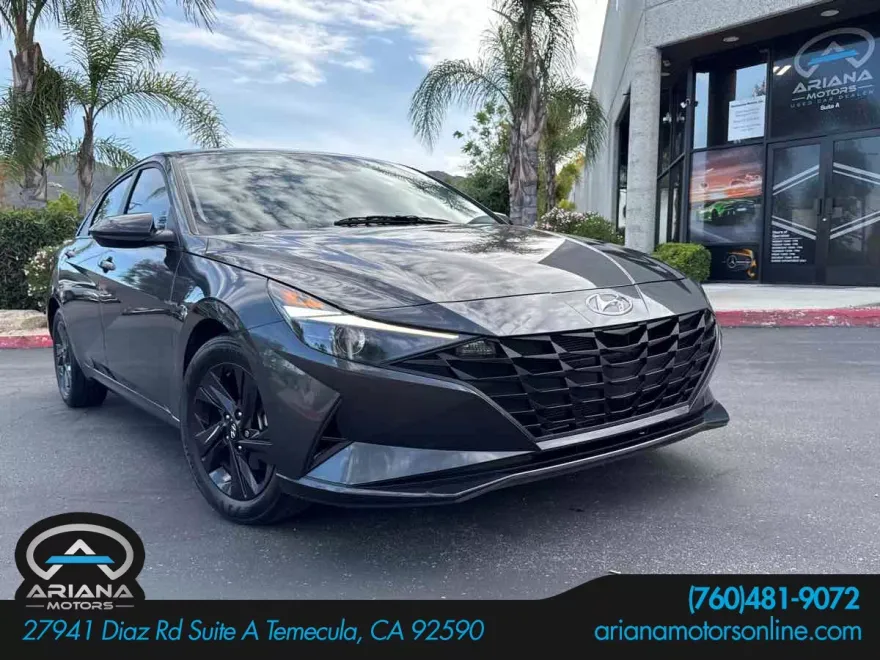 2022 Hyundai Elantra SEL photo 1