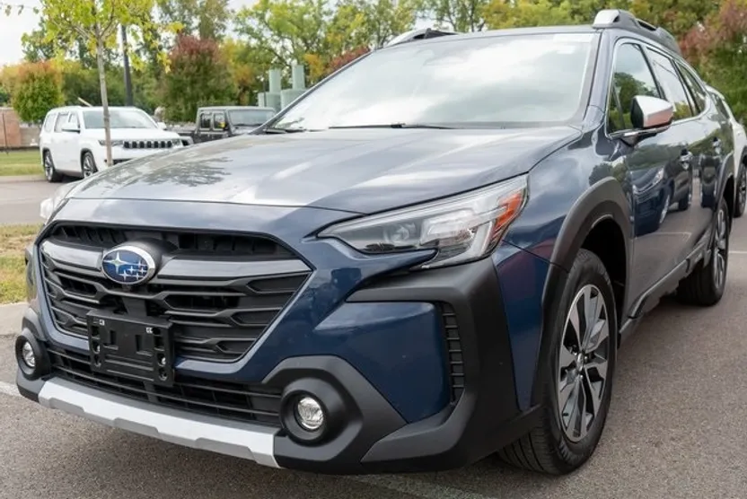 2023 Subaru Outback Touring XT photo 1
