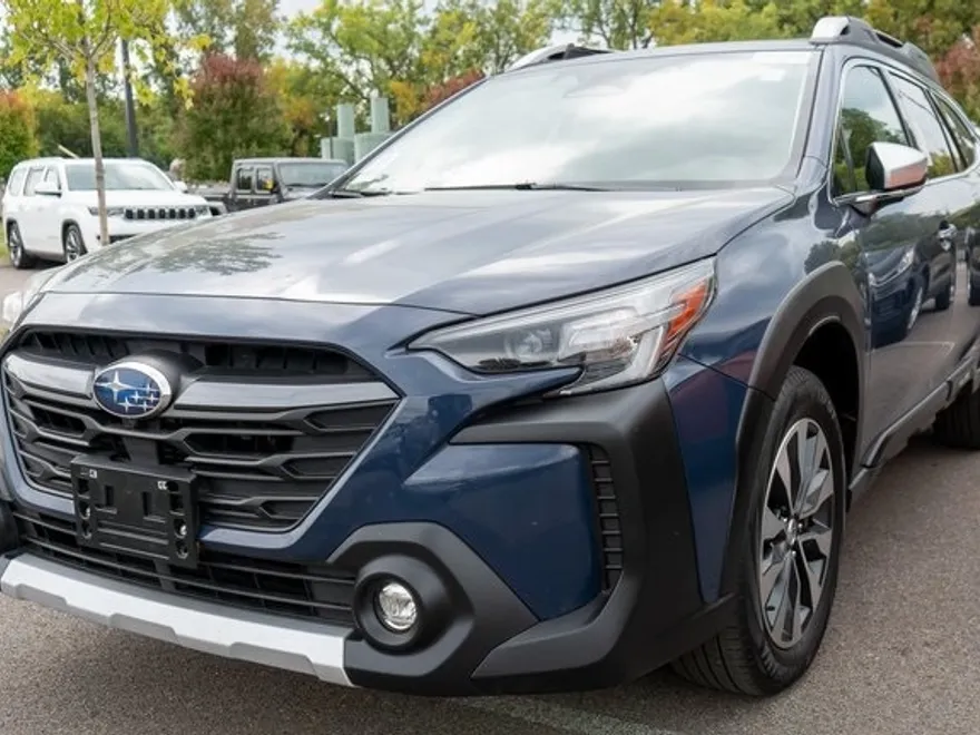 2023 Subaru Outback Touring XT photo 1