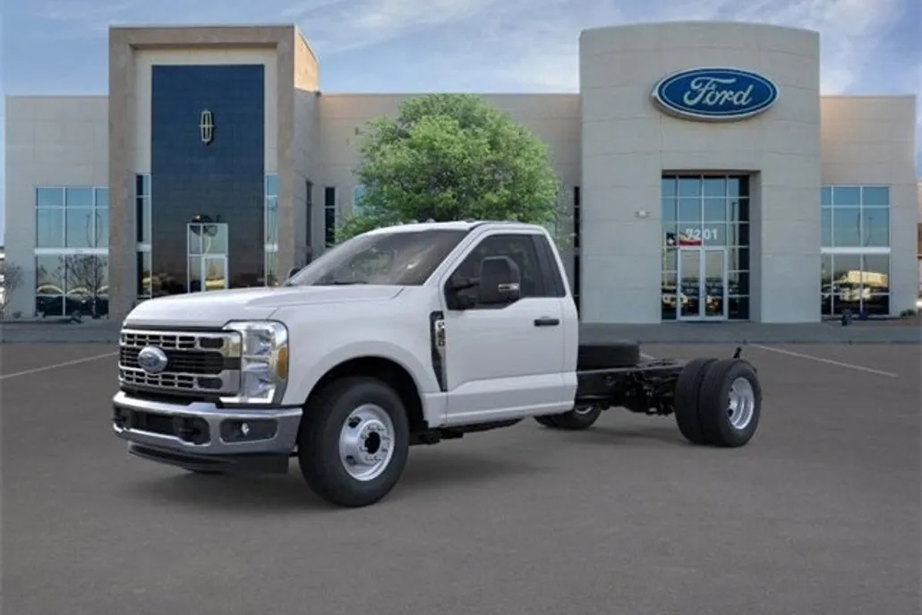 2025 Ford F-350 photo 1