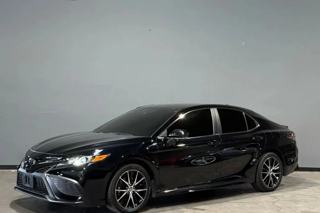 2024 Toyota Camry SE photo 1