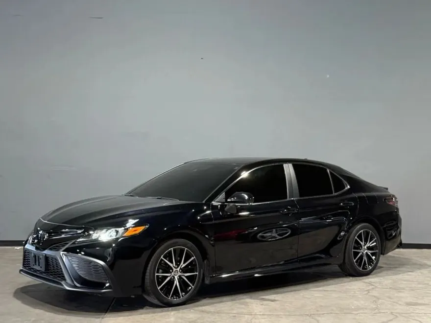 2024 Toyota Camry SE photo 1