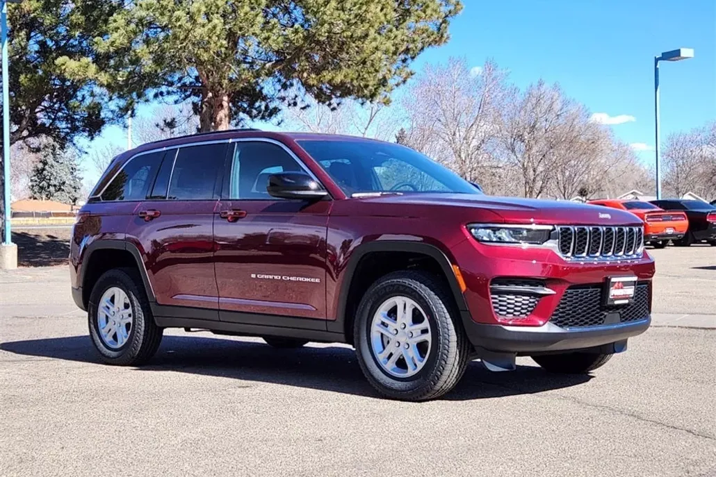 2025 Jeep Grand Cherokee Laredo photo 1