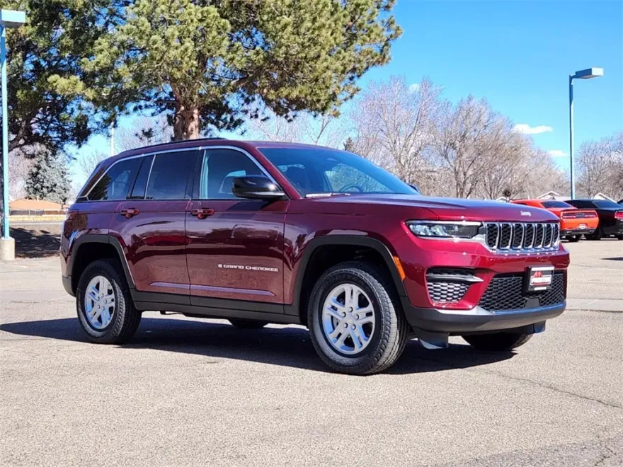 2025 Jeep Grand Cherokee Laredo photo 1