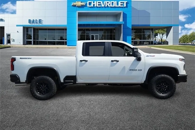 2025 Chevrolet Silverado 2500HD ZR2 photo 1