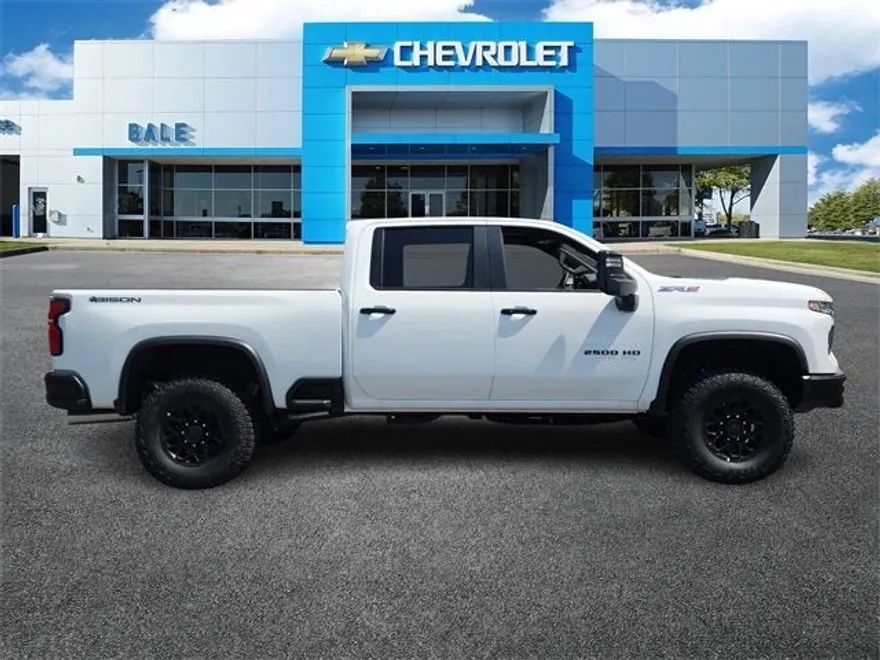 2025 Chevrolet Silverado 2500HD ZR2 photo 1