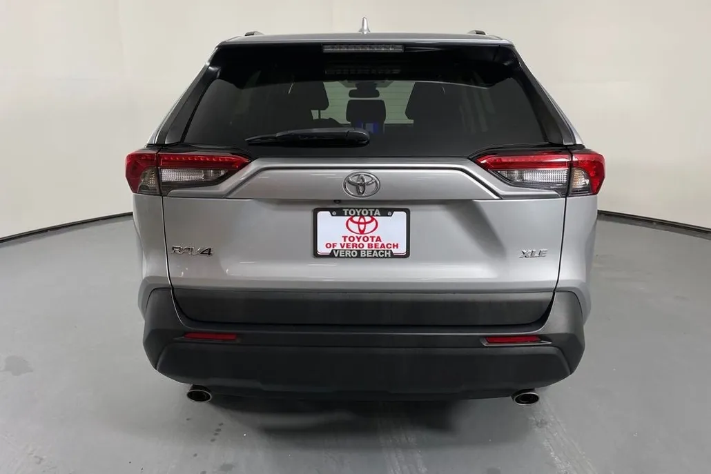 2023 Toyota RAV4 XLE photo 1