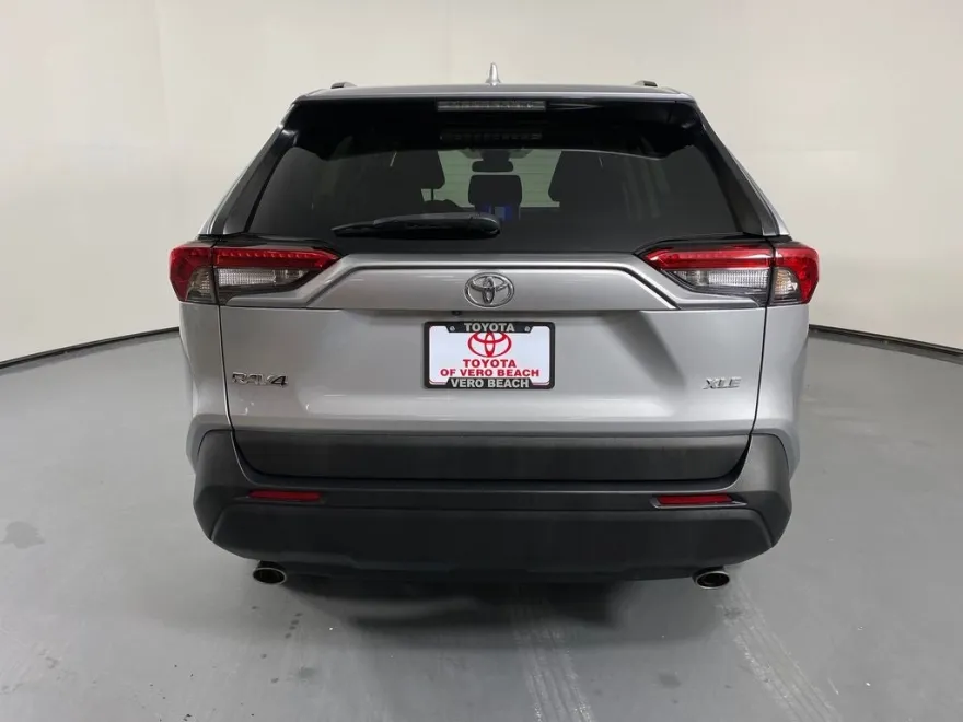 2023 Toyota RAV4 XLE photo 1