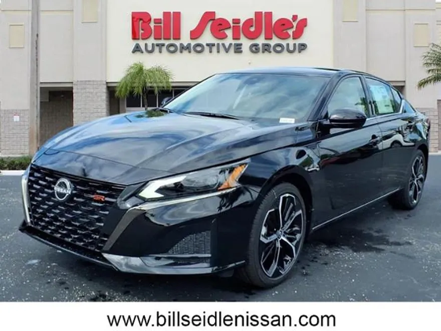 2025 Nissan Altima SR photo 1
