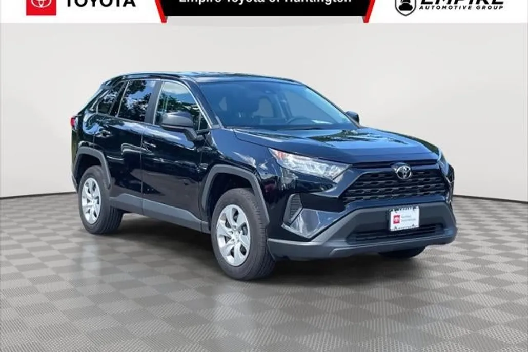 2022 Toyota RAV4 LE photo 1