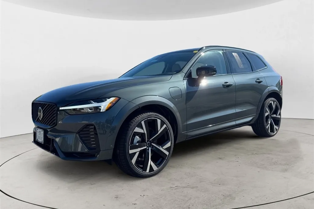 2026 Volvo XC60 Hybrid T8 photo 1