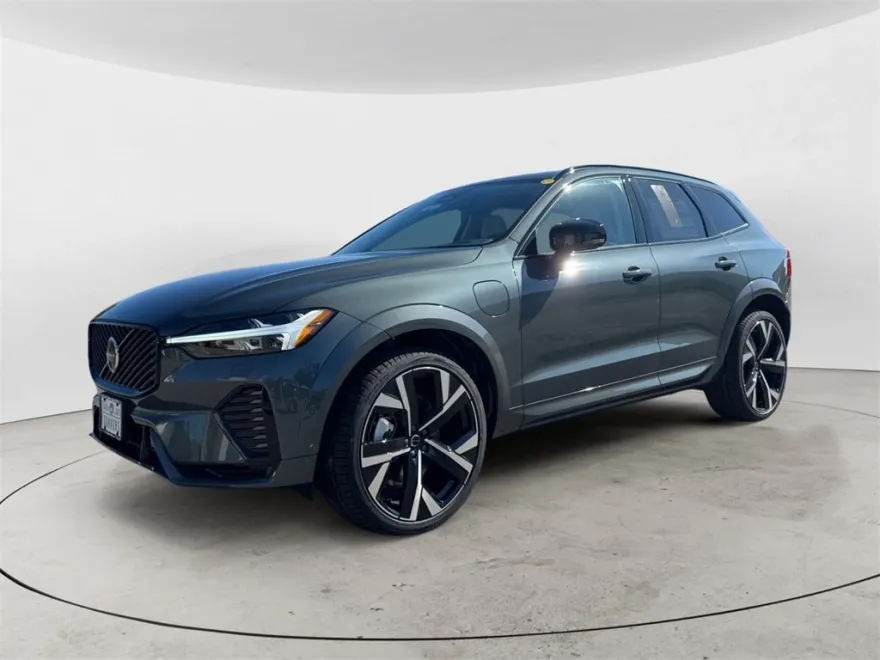 2026 Volvo XC60 Hybrid T8 photo 1