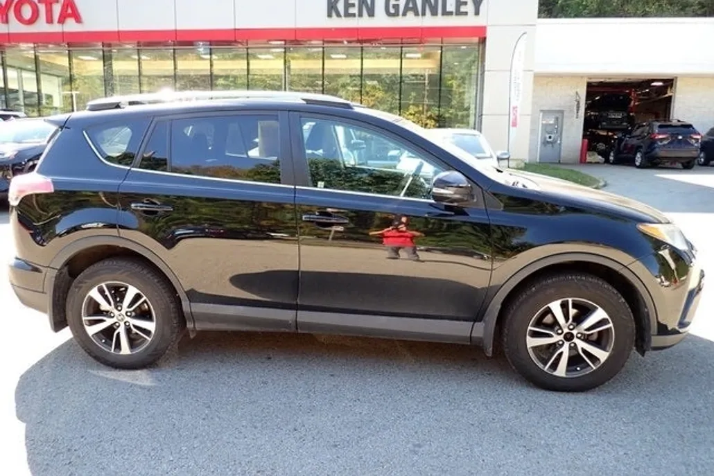 2018 Toyota RAV4 Adventure XLE photo 1