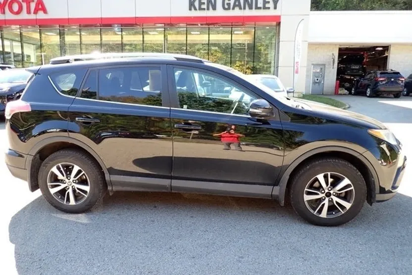 2018 Toyota RAV4 Adventure XLE photo 1