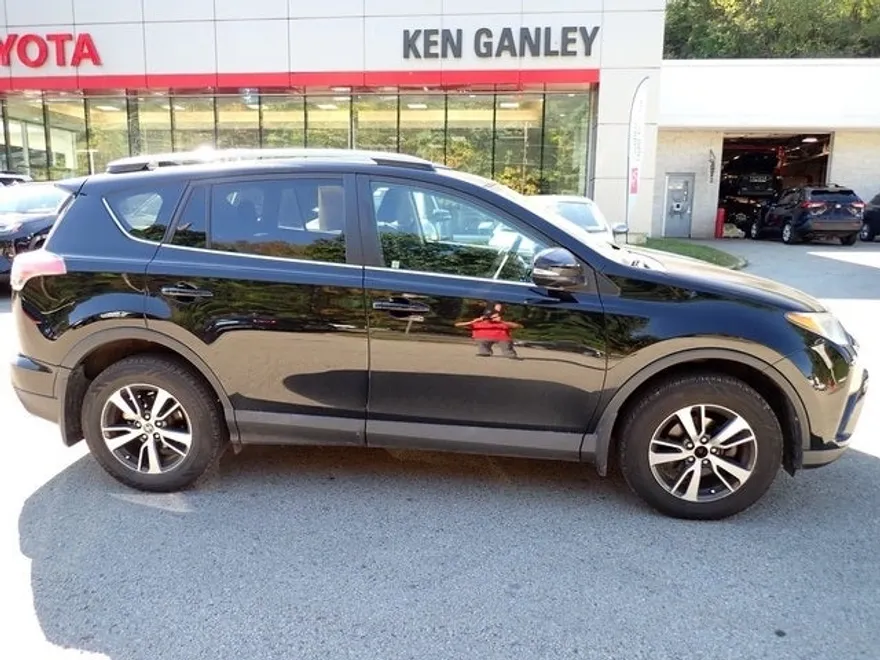 2018 Toyota RAV4 Adventure XLE photo 1