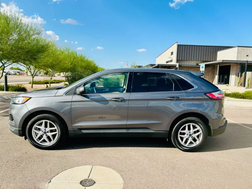2021 Ford Edge SEL photo 1