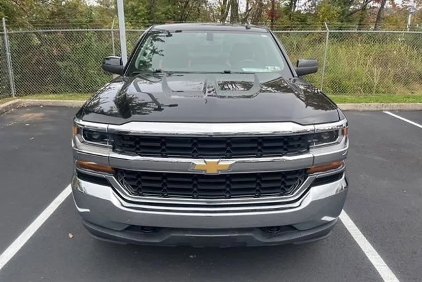2019 Chevrolet Silverado 1500 LT photo 1
