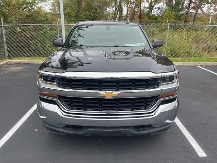 2019 Chevrolet Silverado 1500 LT photo 1