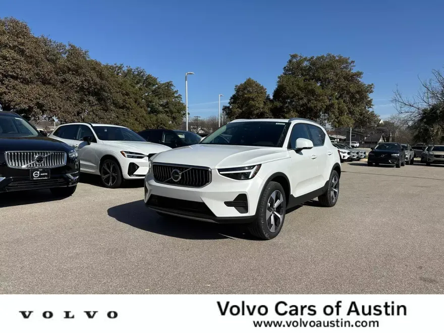 2025 Volvo XC40 Core photo 1