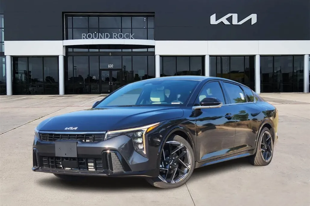 2025 Kia K4 GT-Line photo 1