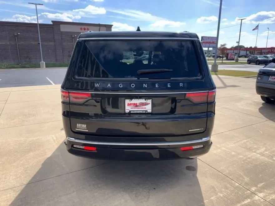 2023 Jeep Wagoneer L Series II photo 1