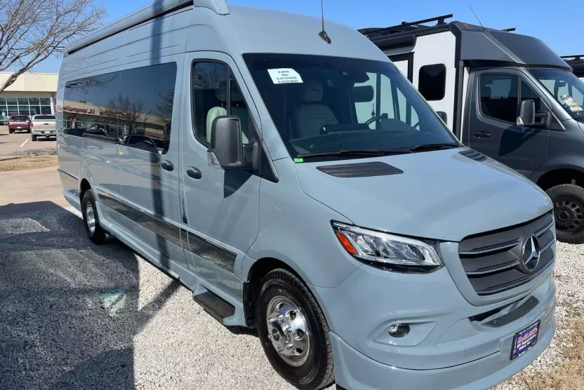 2024 Mercedes Benz Sprinter 3500 photo 1
