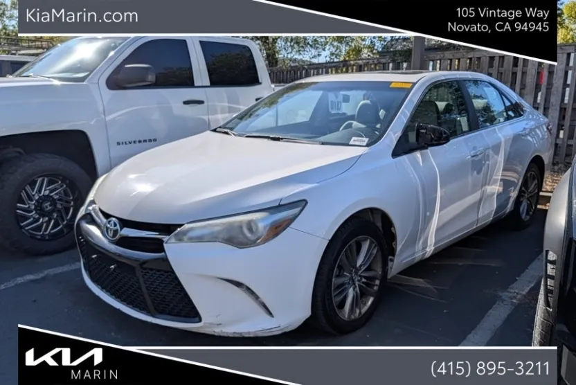 2017 Toyota Camry SE photo 1