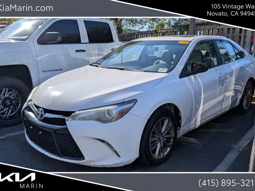 2017 Toyota Camry SE photo 1