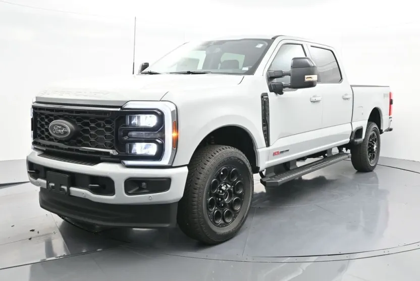 2025 Ford F-350 photo 1