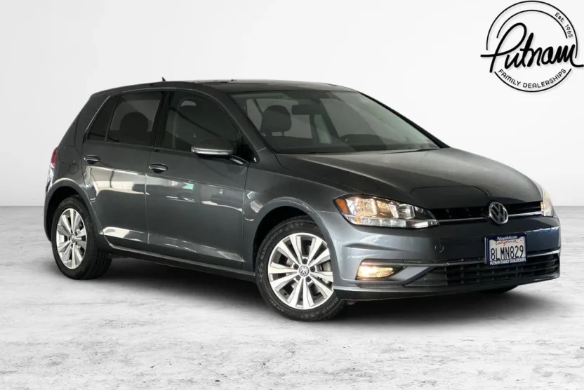 2019 Volkswagen Golf SE photo 1