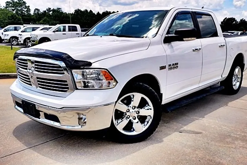 2016 Ram 1500 SLT photo 1
