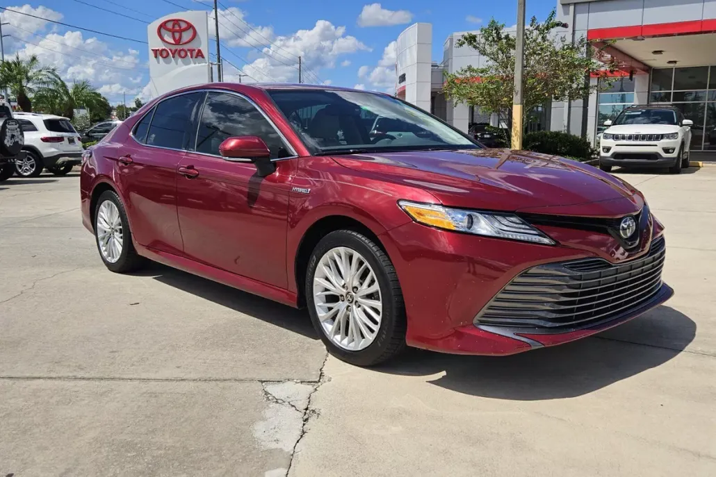 2020 Toyota Camry Hybrid XLE photo 1