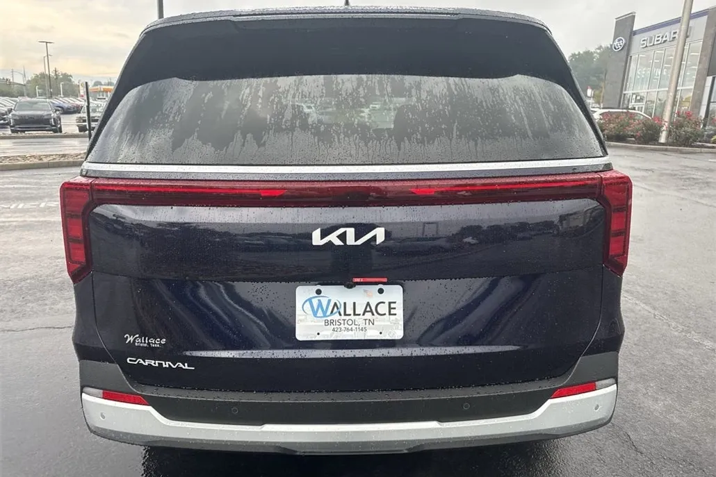 2026 Kia Carnival LX photo 1