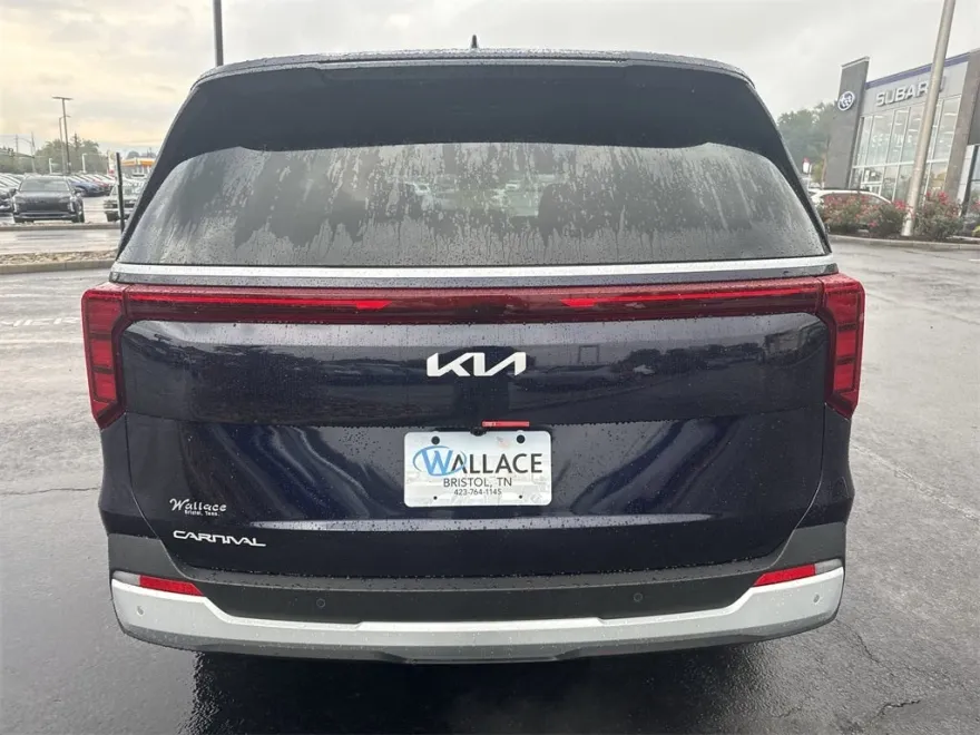2026 Kia Carnival LX photo 1