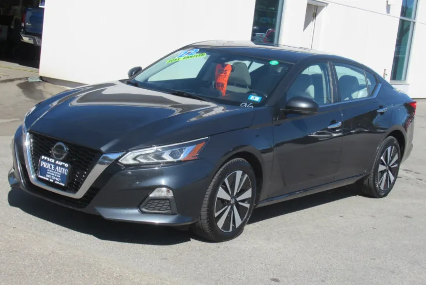 2022 Nissan Altima 2.5 SV photo 1