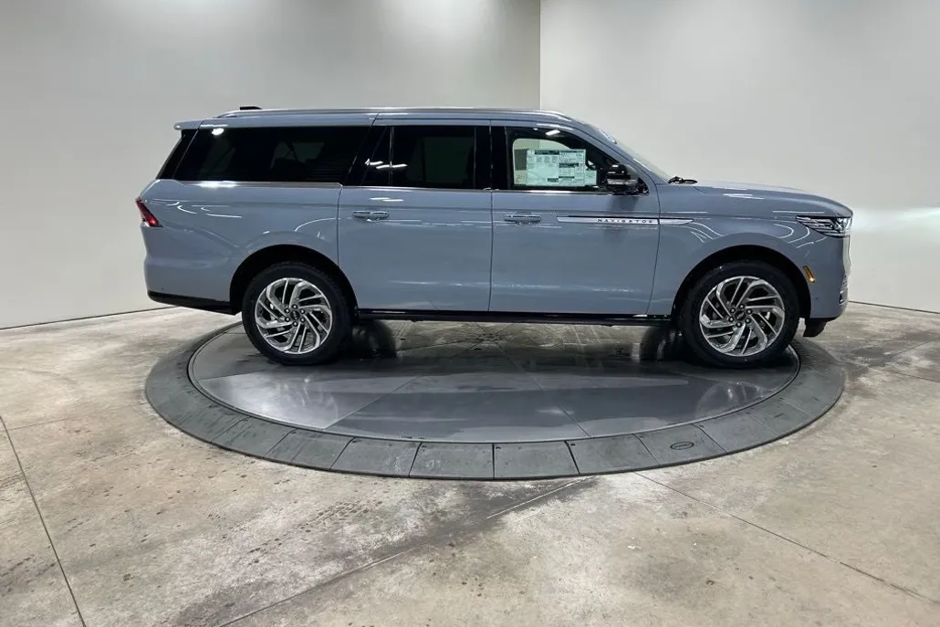 2025 Lincoln Navigator L Reserve photo 1