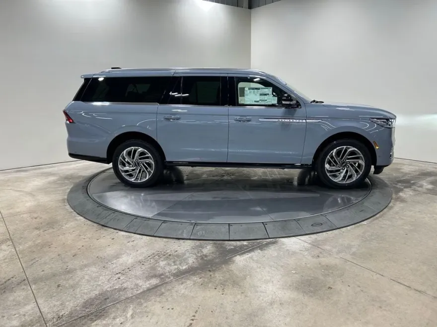 2025 Lincoln Navigator L Reserve photo 1
