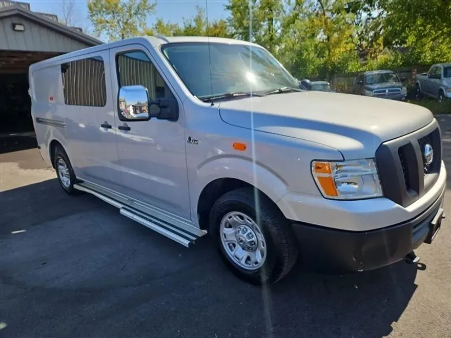 2016 Nissan NV2500 HD SV photo 1
