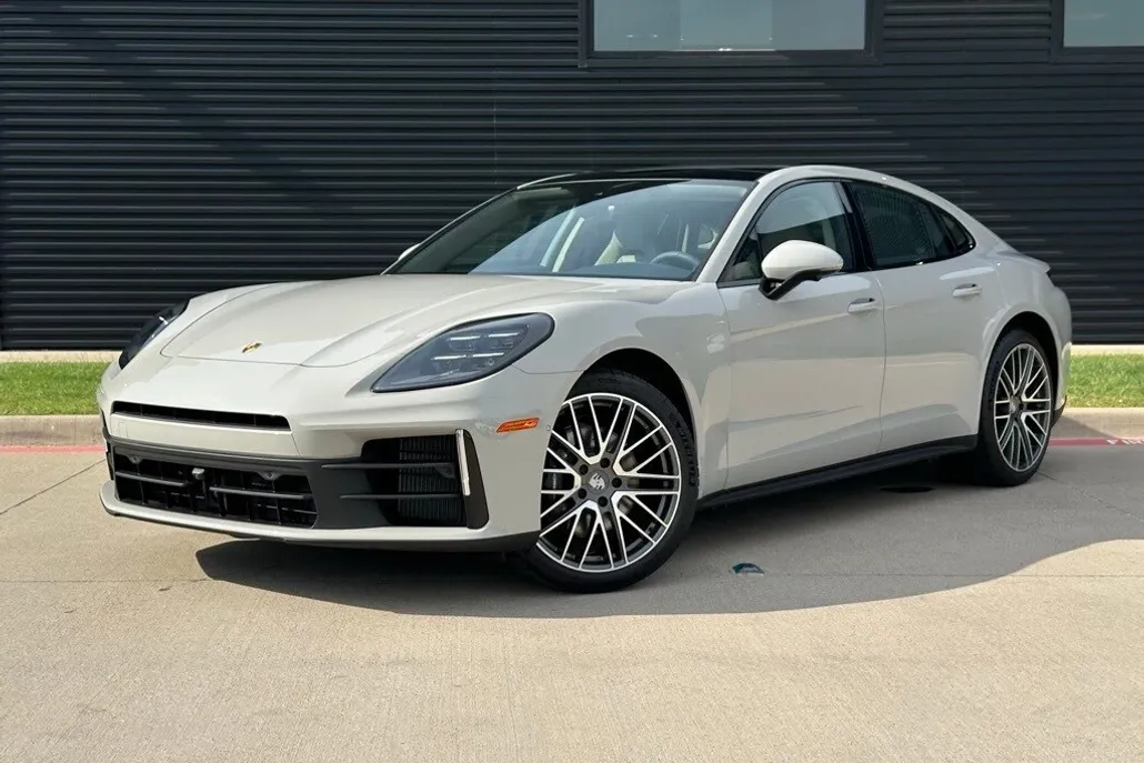 2025 Porsche Panamera 4 photo 1