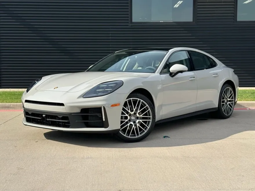 2025 Porsche Panamera 4 photo 1