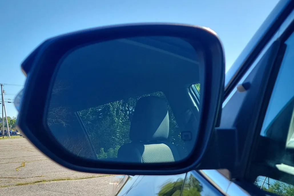 2019 Toyota Highlander LE photo 1